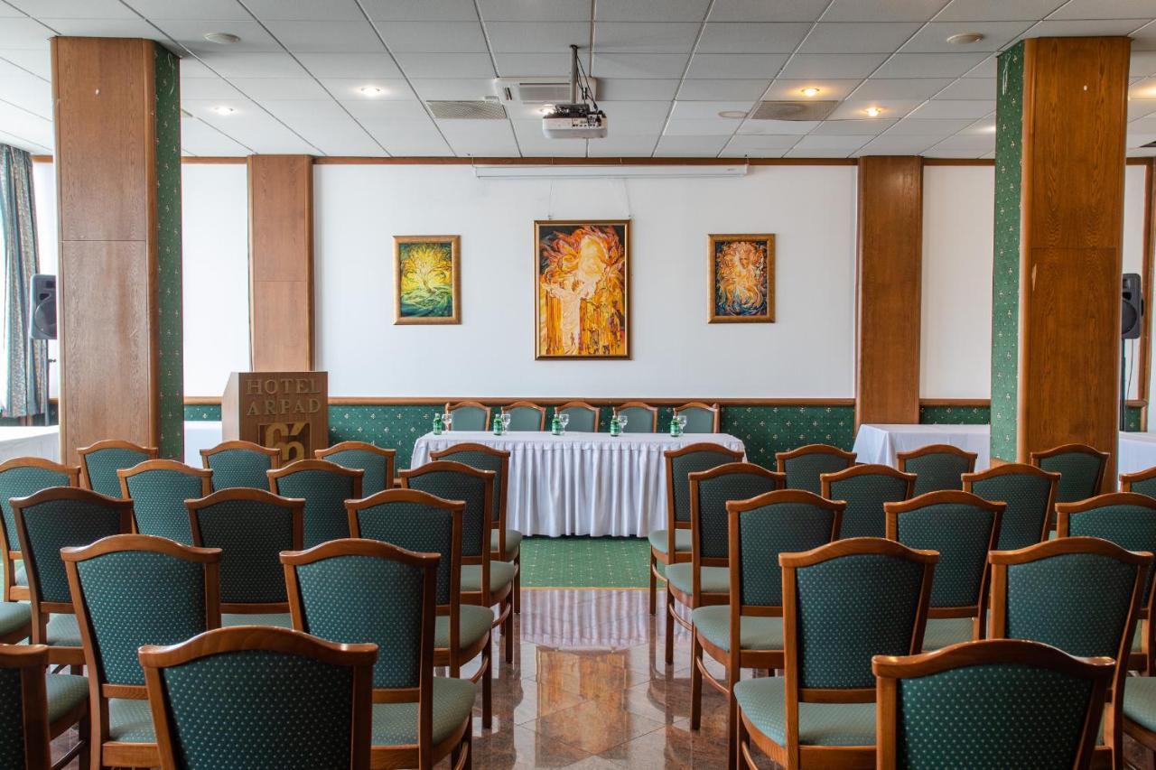 Hotel Arpad Tatabanya Exterior photo